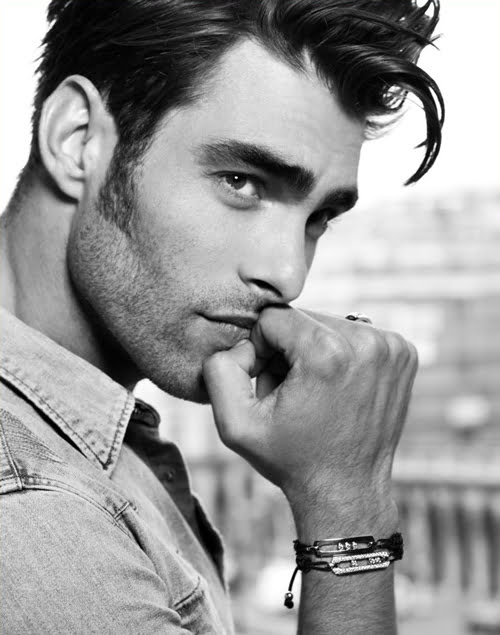 چهره مردانه زیبا ایرانی